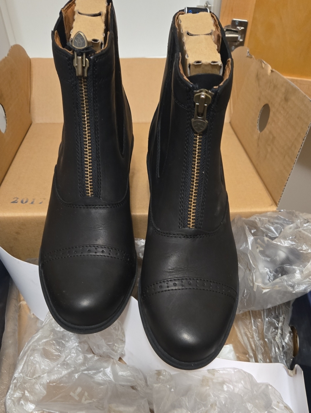 Ariat Devon Pro Vx Women's Black Front-Zip Ankle Boots - Classic Leather Style